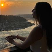 Profesora de yoga tradicional. Adoro mi profesión. Me encanta conectar con mis alumnas y trasmitir esta disciplina tan beneficiosa